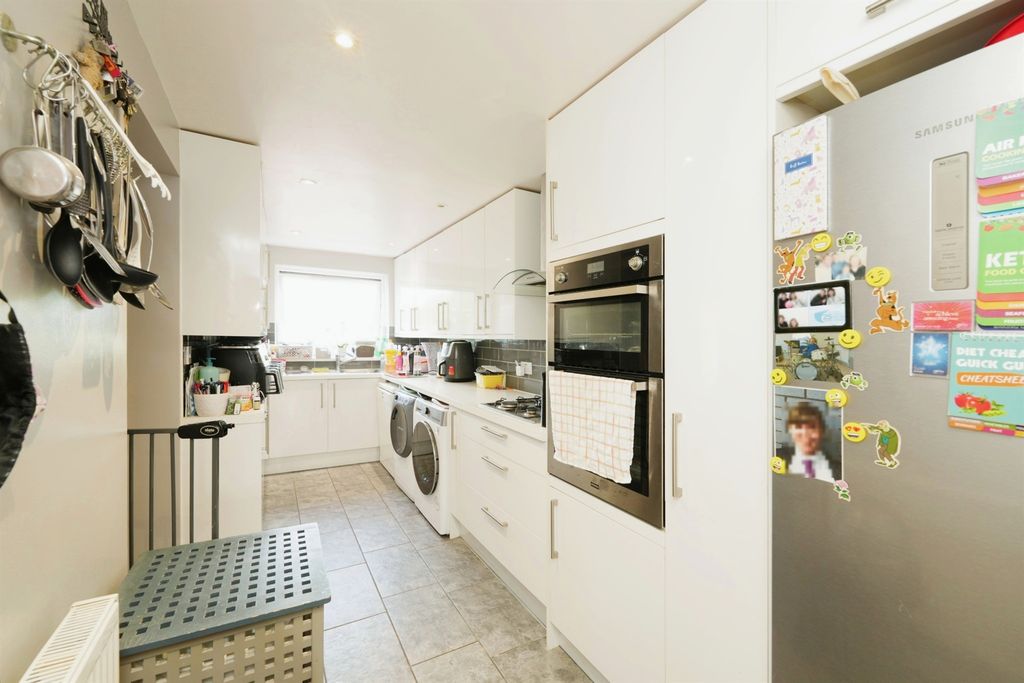 Property photo 3 of 16