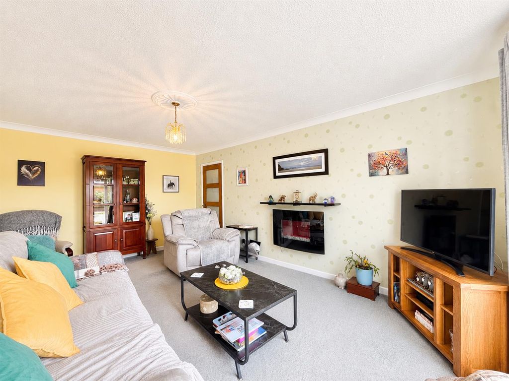 Property photo 2 of 17 Living Room.Png