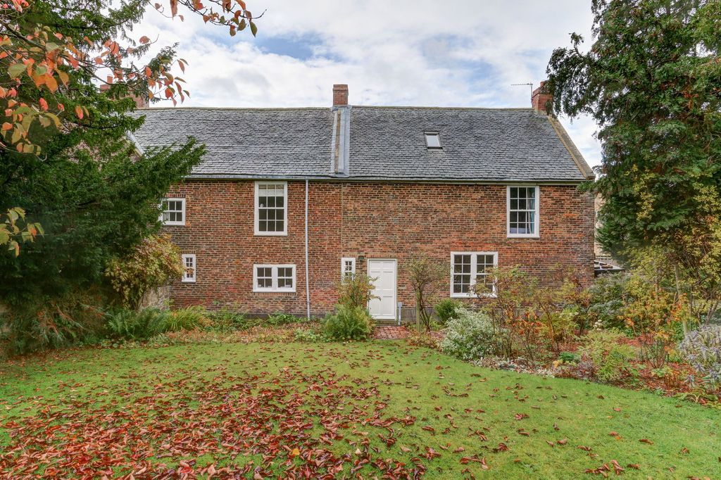 Property photo 1 of 31