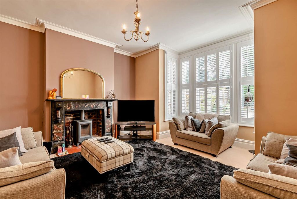 Property photo 3 of 23