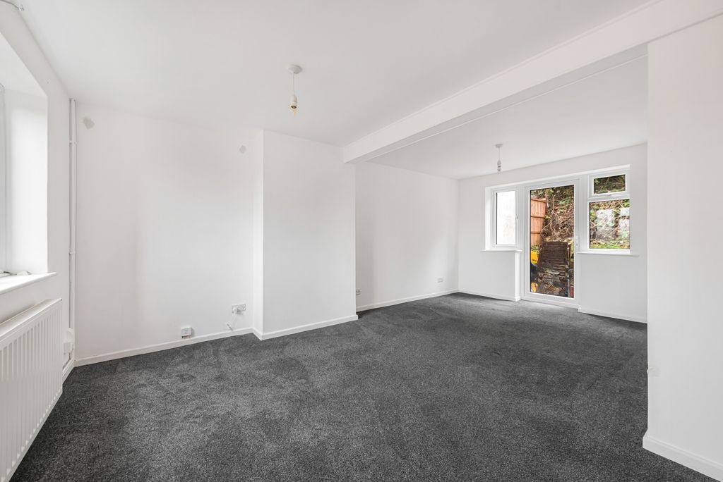 Property photo 2 of 25