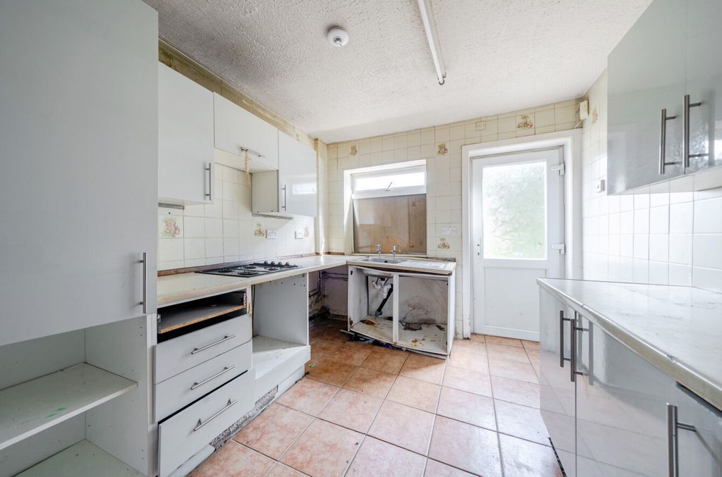 Property photo 2 of 16 Kitchen