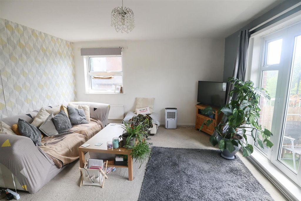 Property photo 3 of 6 Living Room