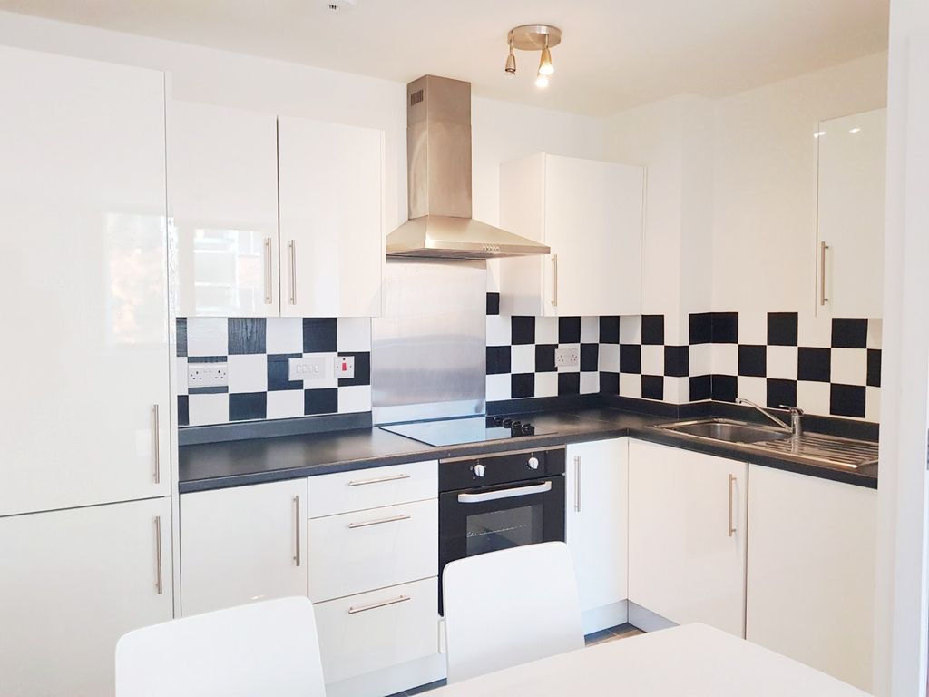 Property photo 3 of 8 Kitchen