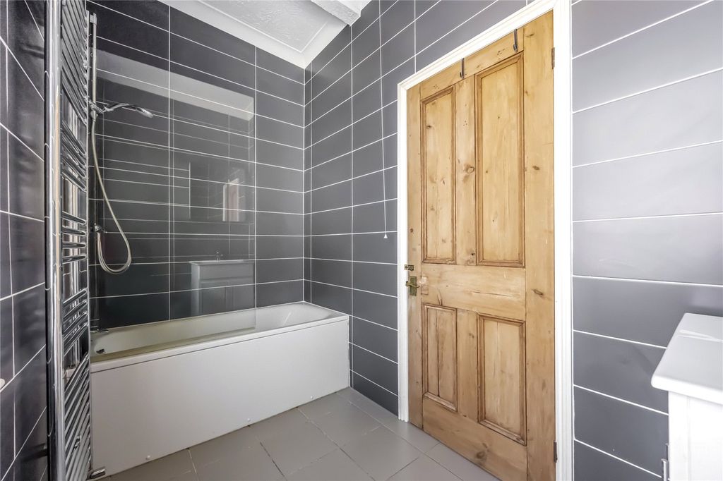 Additional image 9 of 2 bed flat to rentMedina Villas, Hove, East Sussex BN3