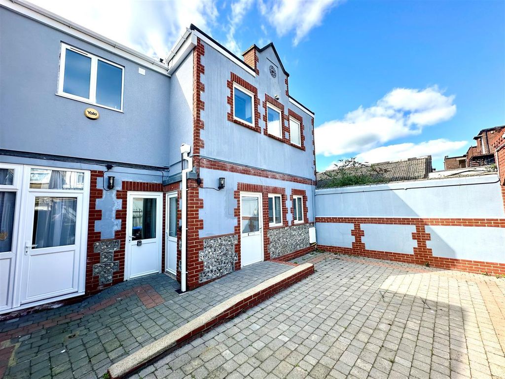 Property photo 2 of 9 412.Jpg