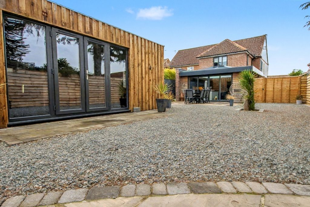 Property photo 2 of 35 4674712