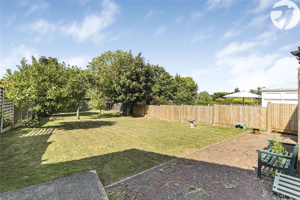Property photo 3 of 11 Garden