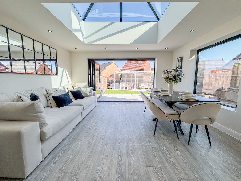 Property photo 2 of 33