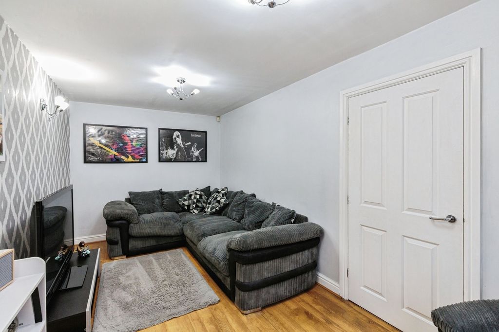 Property photo 2 of 16 Photo