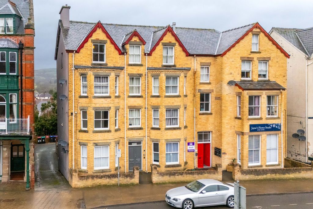 Property photo 1 of 26