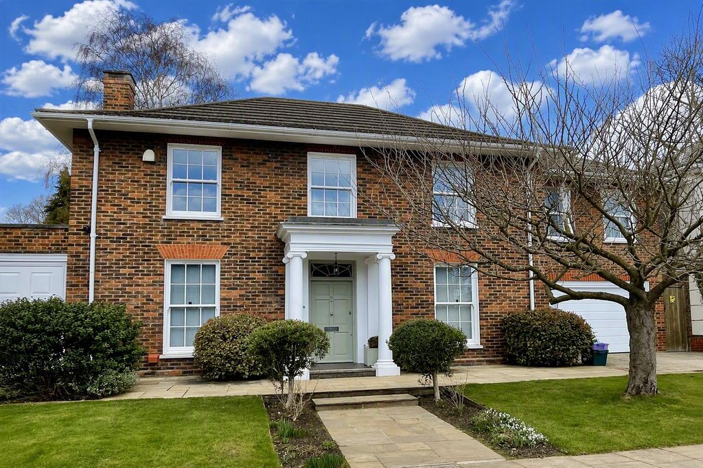 Property photo 1 of 35 Lincoln Avenue Front Shot With Blue Sky.Png