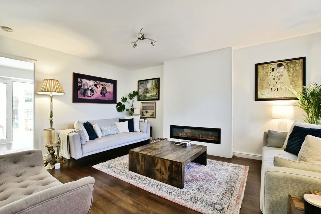 Property photo 2 of 21 Pbox-Img.Jpg