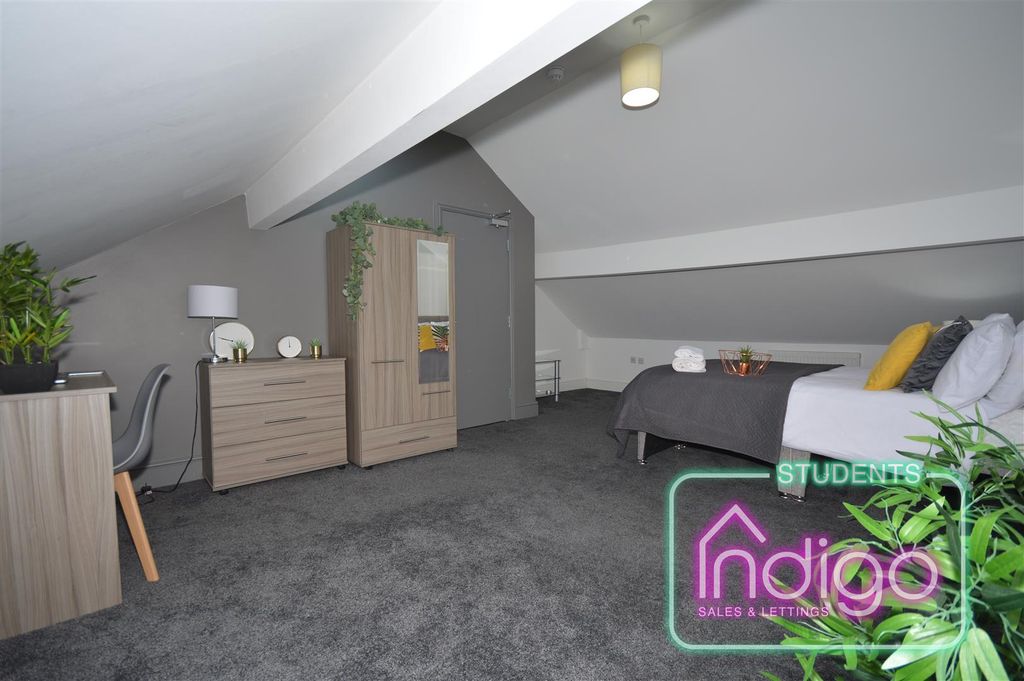 Property photo 1 of 9 Hassell_St_(71).Jpg