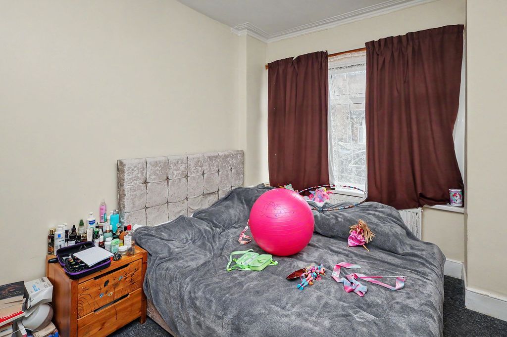 Property photo 2 of 19 38 St Olaves Road, East Ham, London E6 2Pa