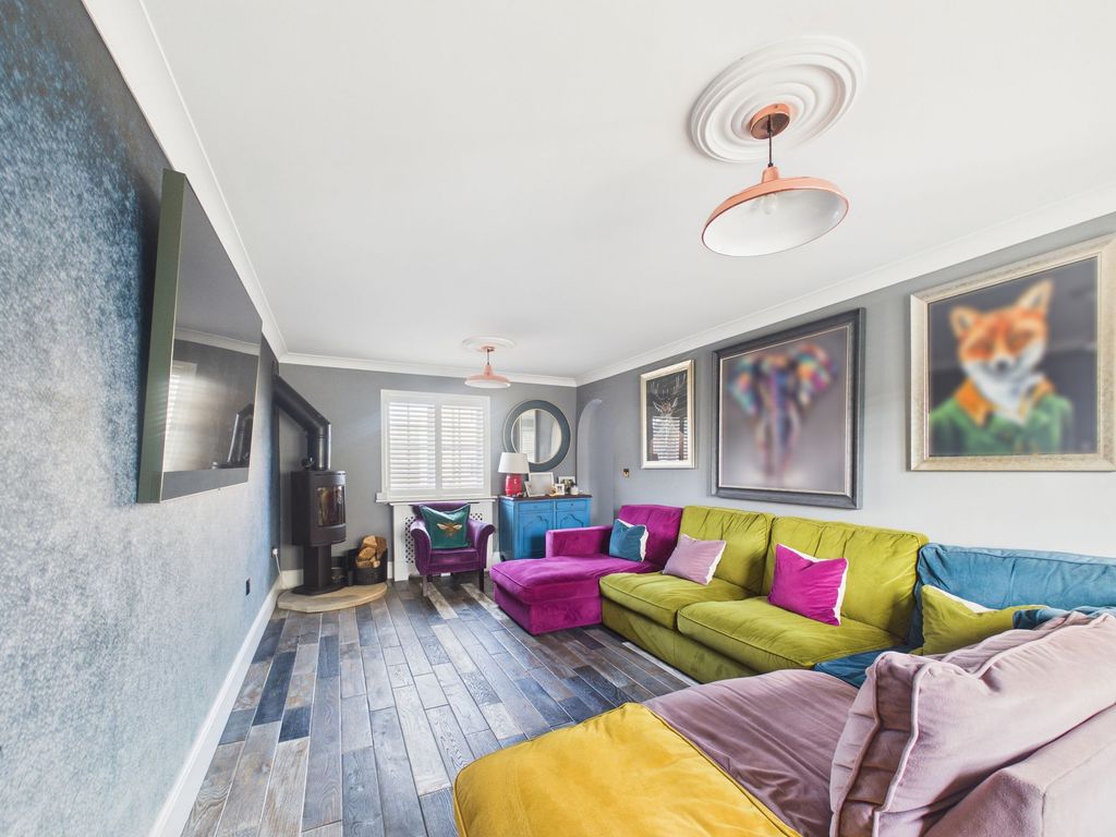 Property photo 2 of 31