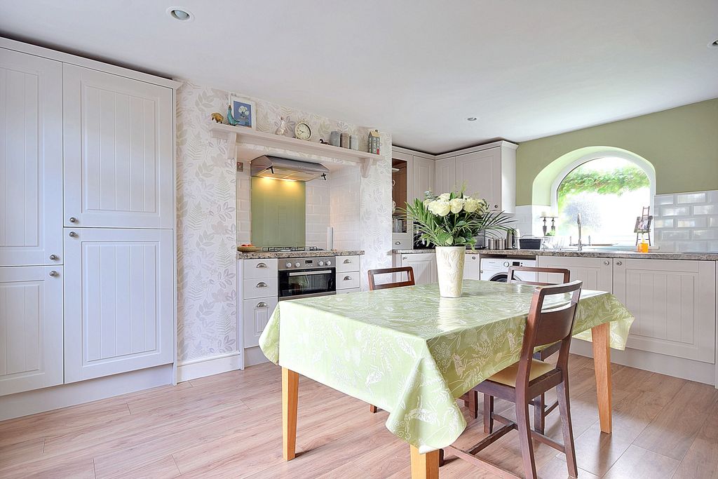 Property photo 2 of 17 Barton Street Ewemove Brighouse (5)