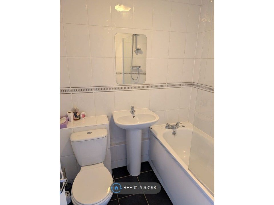 Property photo 2 of 7 Bathroom