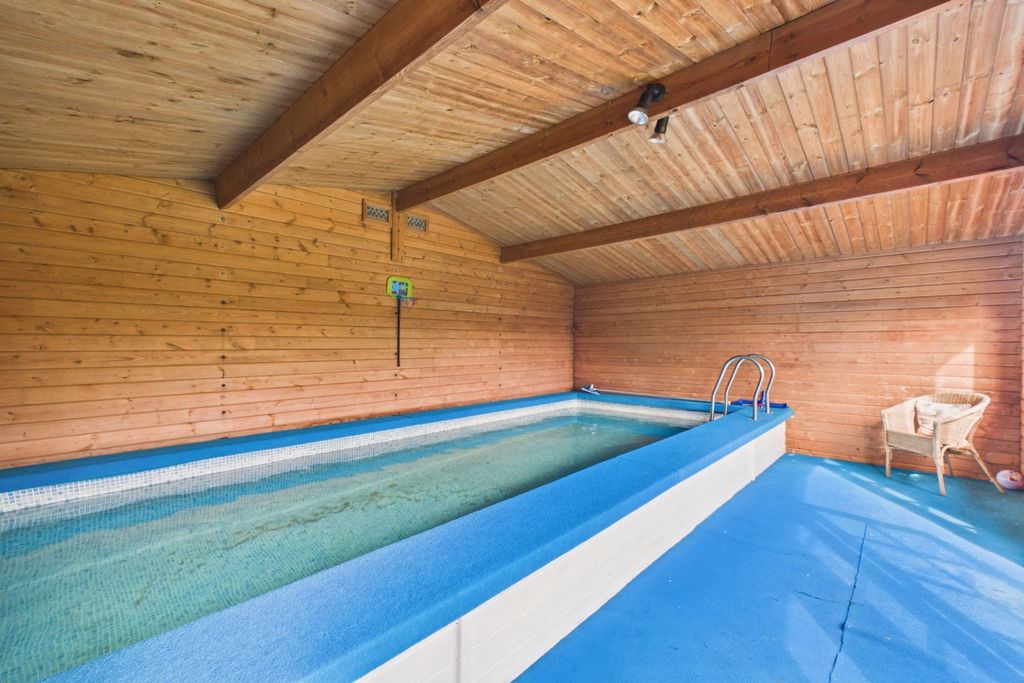 Property photo 3 of 18 Swimming Pool