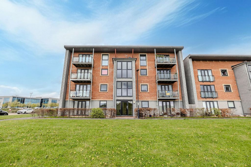 Property photo 1 of 17 Front (Exterior)