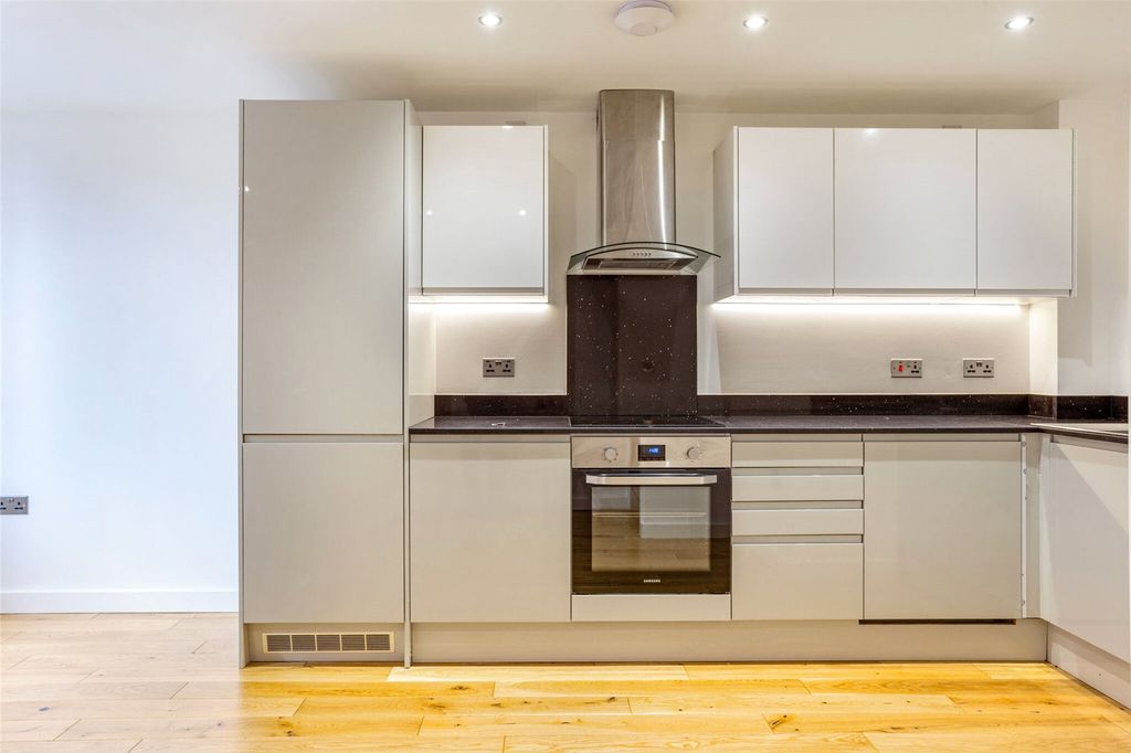Property photo 2 of 10 Flat 2, 20 Legge Lane, Birmingham, B1 3Et