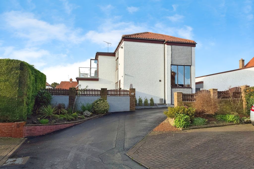 Property photo 1 of 29 4712234