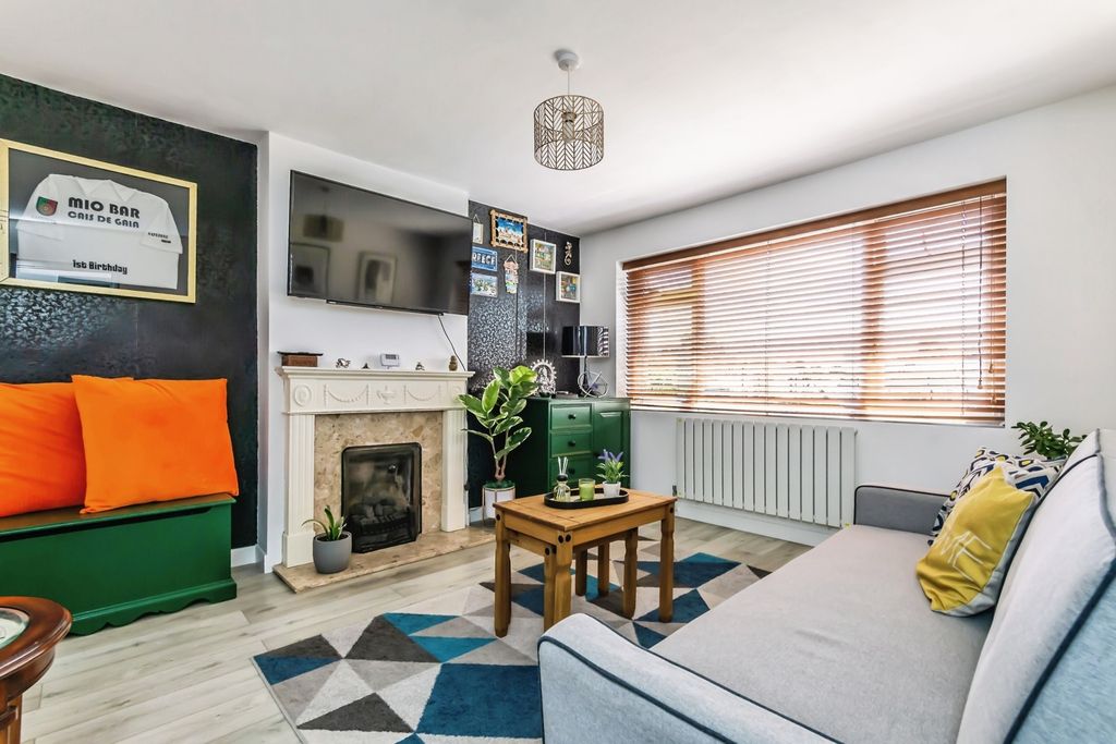 Property photo 1 of 17 Pbox-Img.Jpg