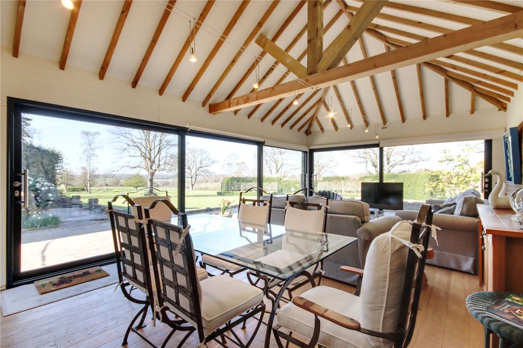 Property photo 2 of 13 Summerhouse