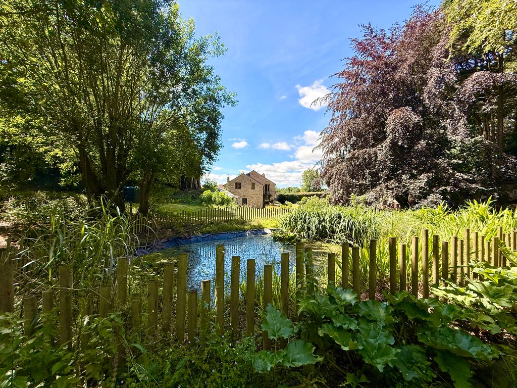 Property photo 3 of 23 Garden Pond
