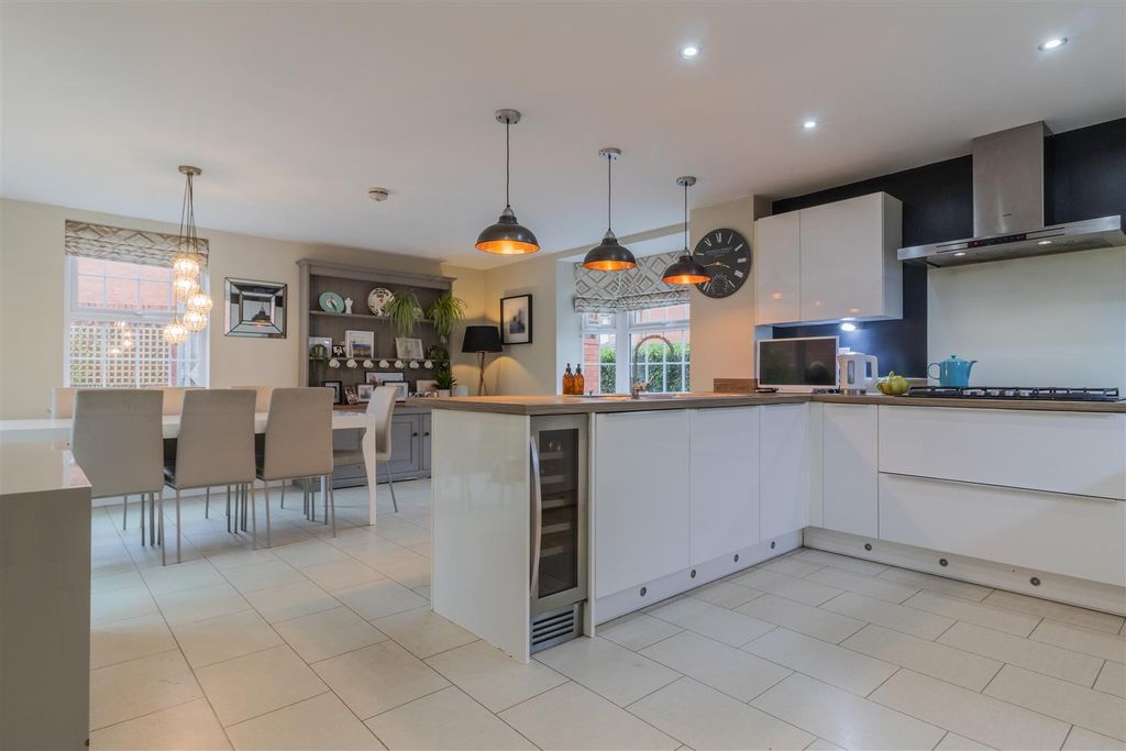 Property photo 2 of 37