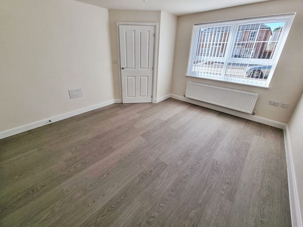 Property photo 2 of 8 Photo 16