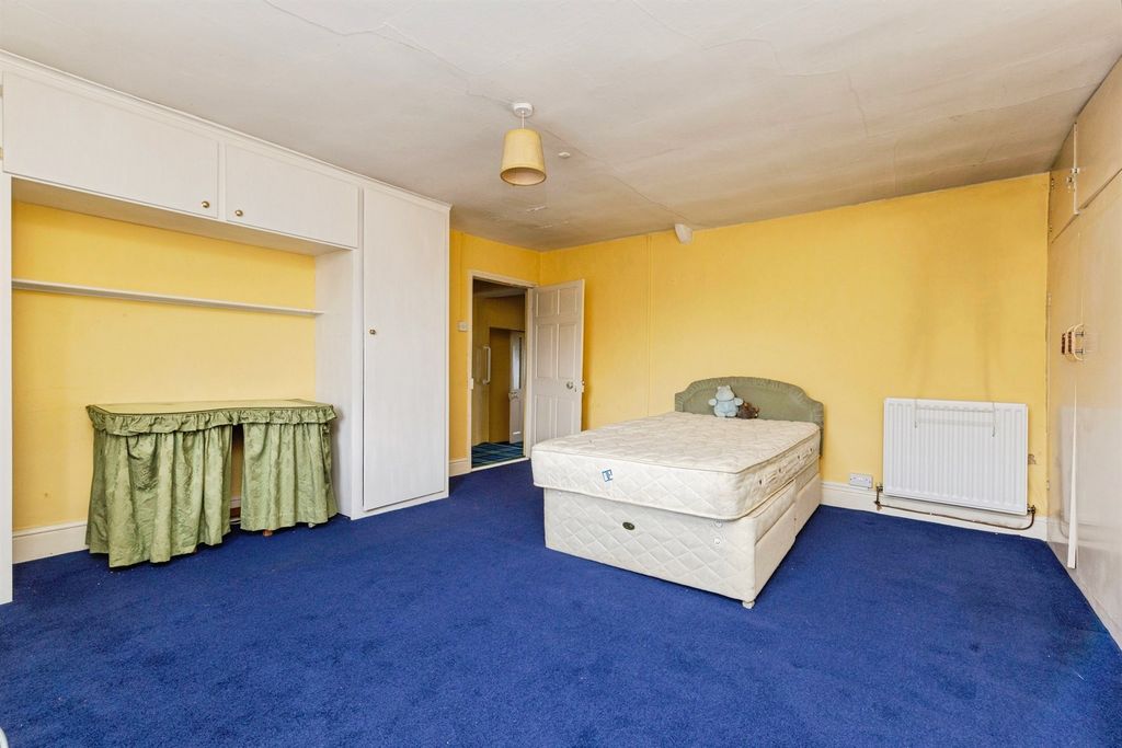 Property photo 3 of 24