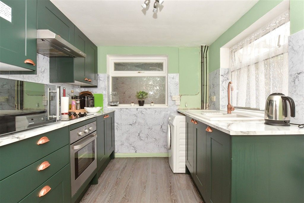Property photo 3 of 14 Kitchen