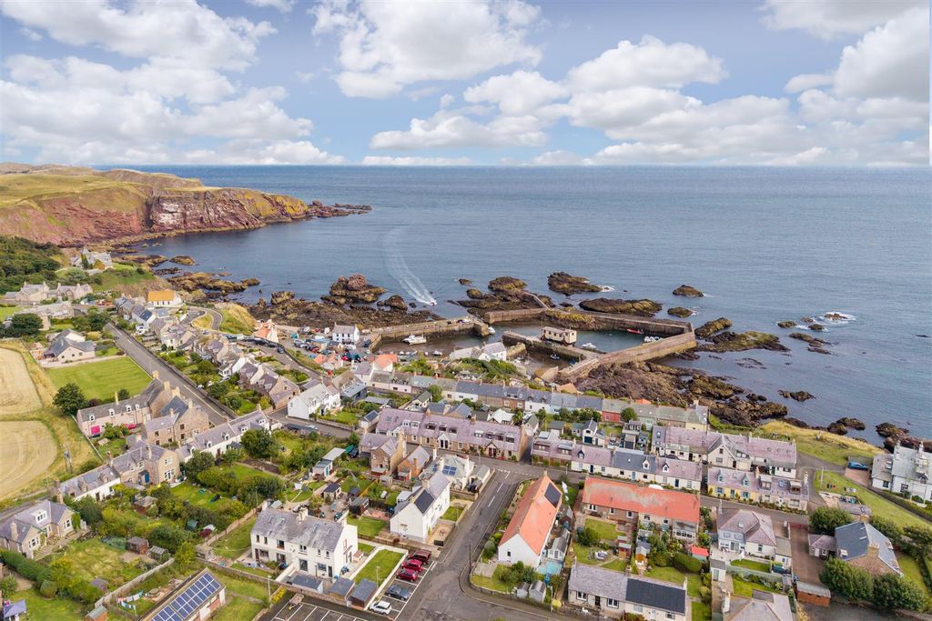 Property photo 1 of 16 8 Brierydean_St Abbs-18.Jpg