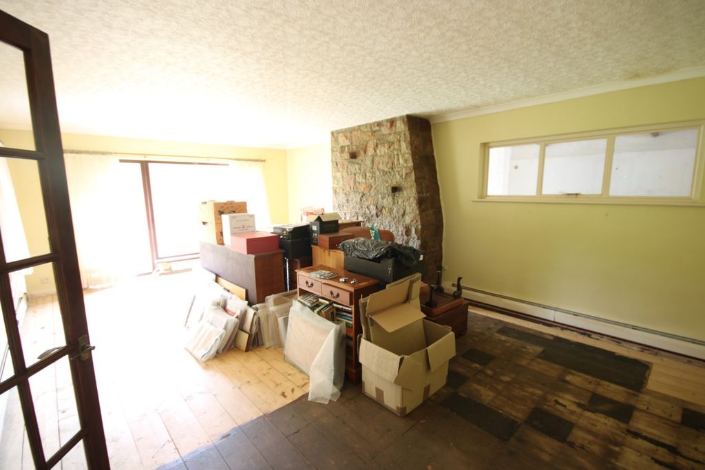 Property photo 2 of 34