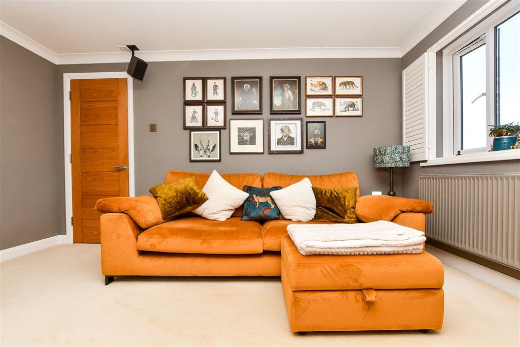 Property photo 2 of 13 Lounge