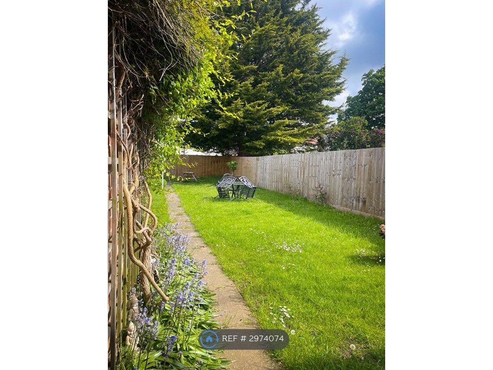 Property photo 2 of 14 Shared Back Garden
