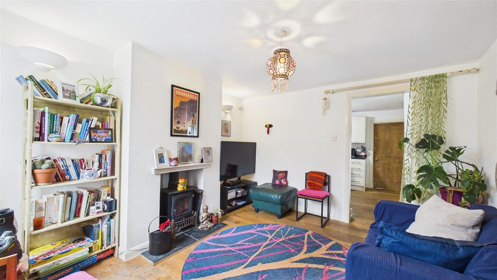 Property photo 3 of 16 Cam04248G0-Pr0128-Still002.Jpg