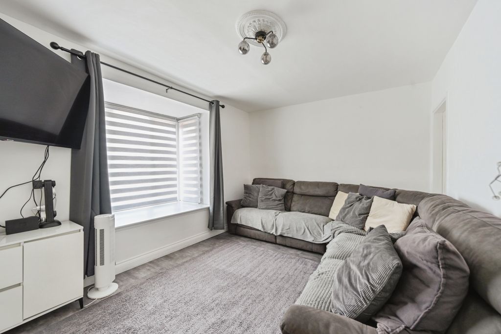 Property photo 2 of 19 90Finchleyavenue-6