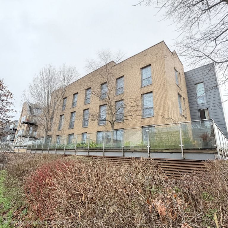 Property photo 1 of 9 2 Bedroom, 2 Bathroom First Floor Apartment Â€“ Didcot House, West Drayton Ub7 7ft