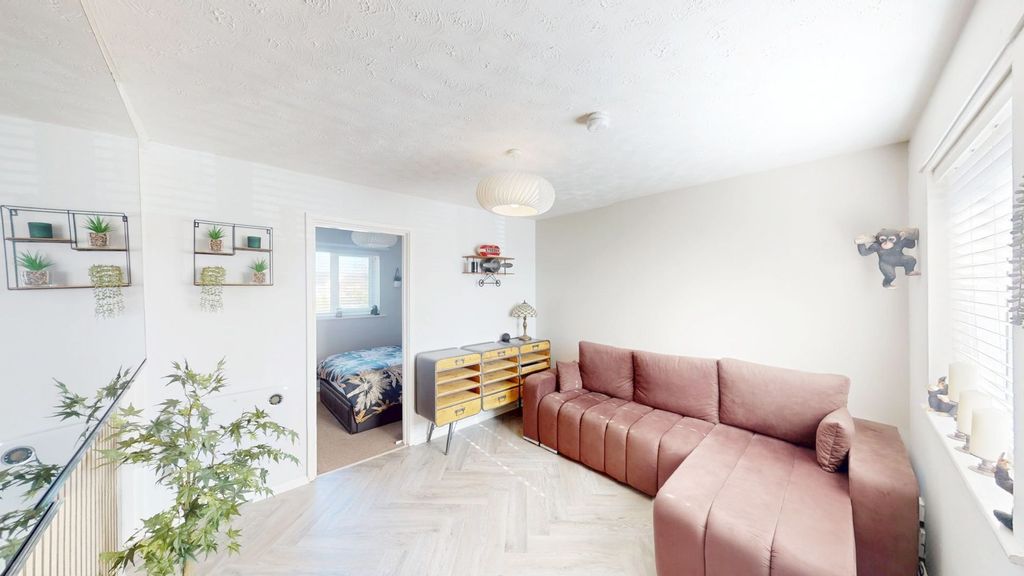 Property photo 2 of 8 Lounge