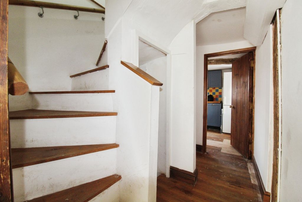 Property photo 3 of 21 Pbox-Unknown-340855.Jpg