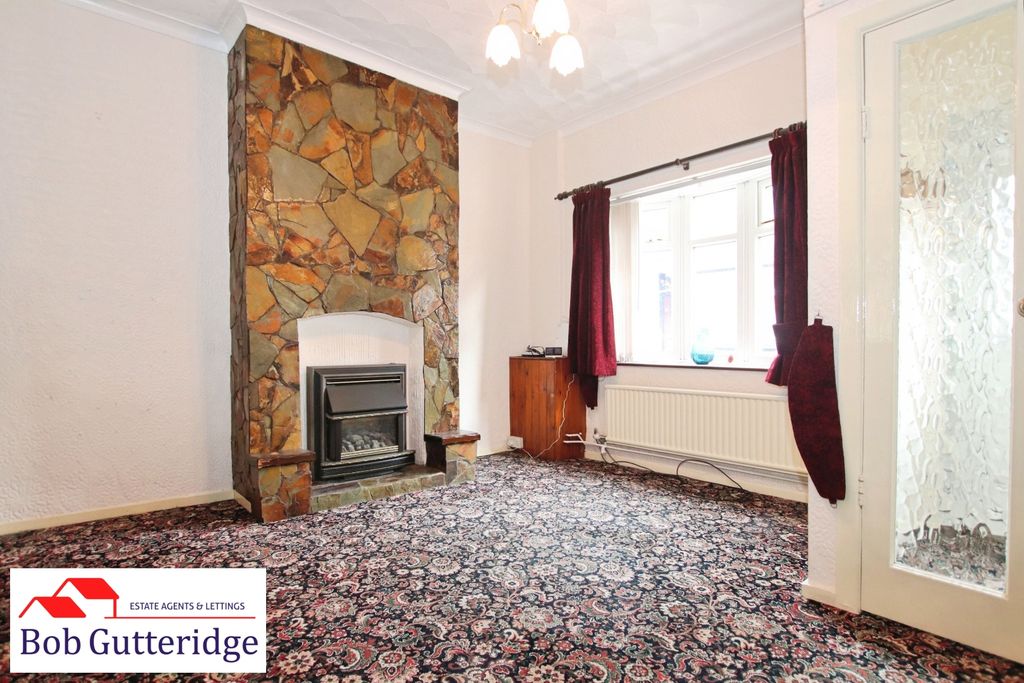 Property photo 2 of 17 Bay Fronted Lounge
