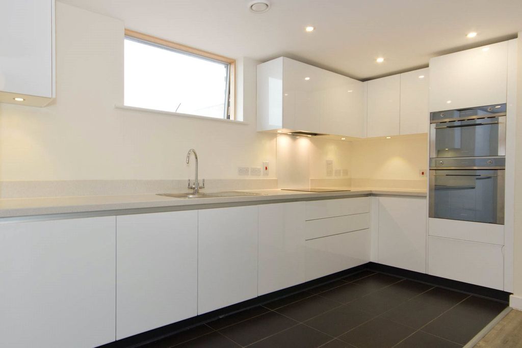 Property photo 2 of 7 Kitchen