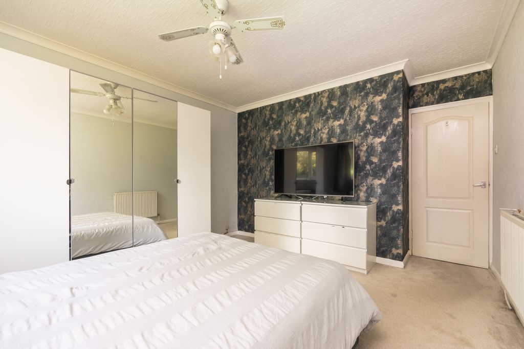 Additional image 8 of 2 bed flat for sale40/2 West Craigs Crescent, Edinburgh EH12