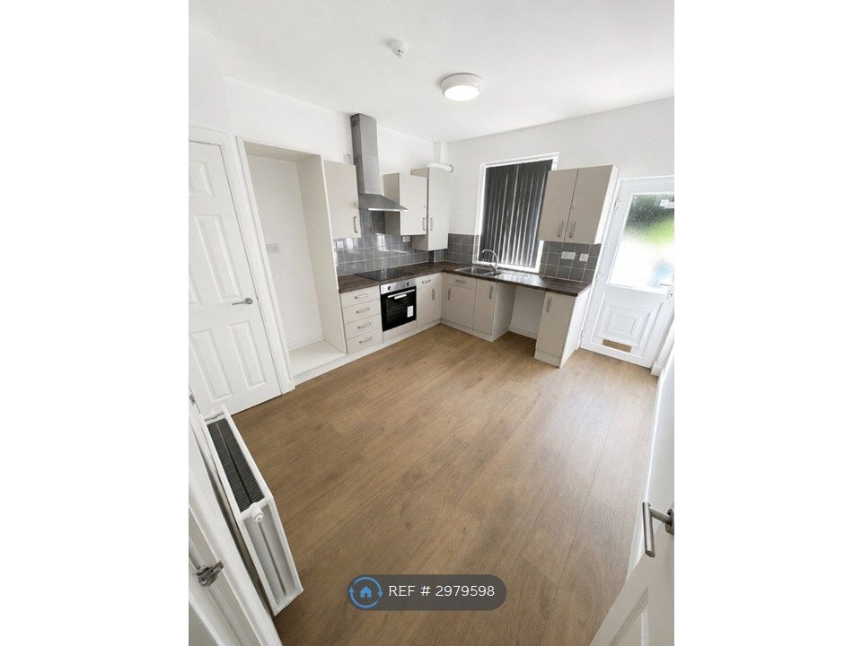 Property photo 2 of 10 Kitchen