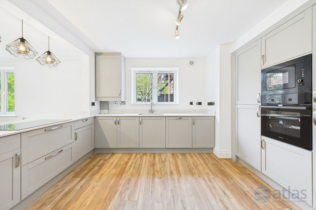 Property photo 3 of 21 Kitchen