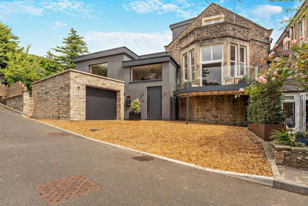 Property photo 2 of 43
