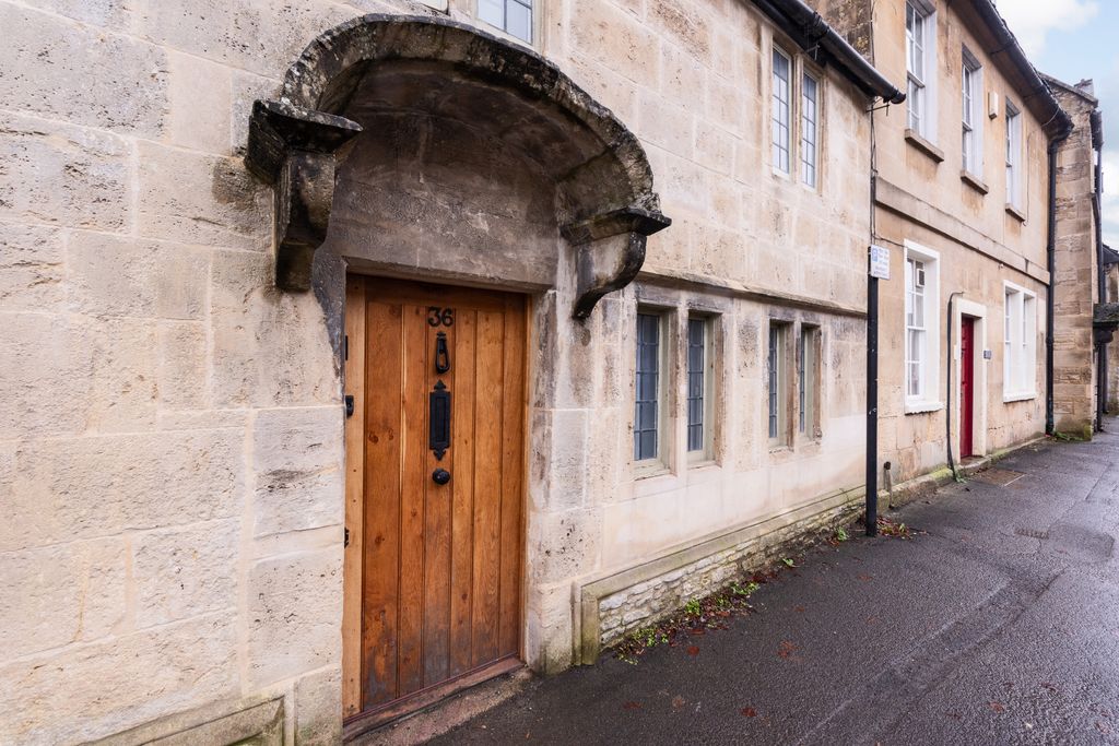 Property photo 2 of 20