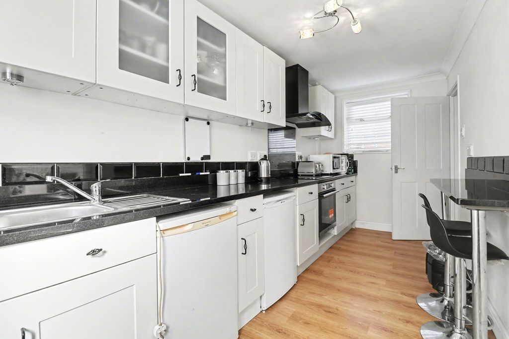 Additional image 19 of 4 bed detached bungalow for saleBotley Road, West End SO30